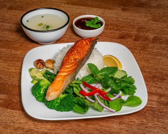 Grilled Salmon with Rice