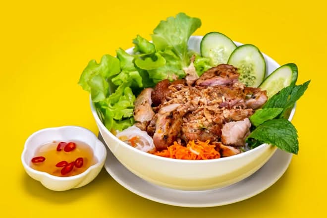 Lemongrass Chicken Vermicelli Salad (GF)