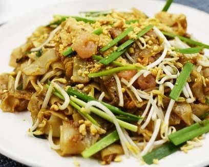 Pad Thai Rice noodle Chicken and Prawn