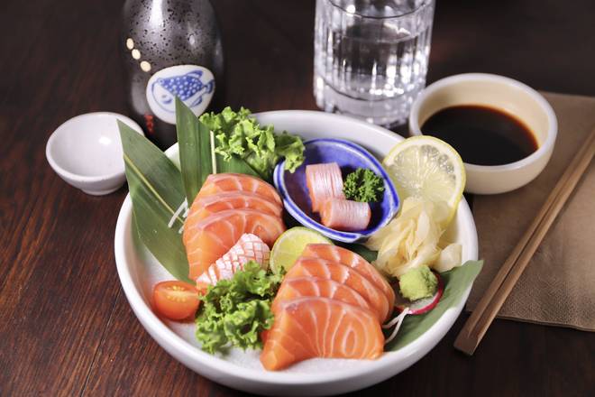Salmon Sashimi (9 pieces)