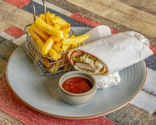 Schnitzel Salad Wrap with Chips