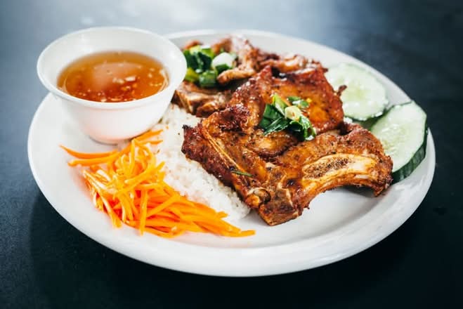 Steamed Rice with Grilled Pork Chop