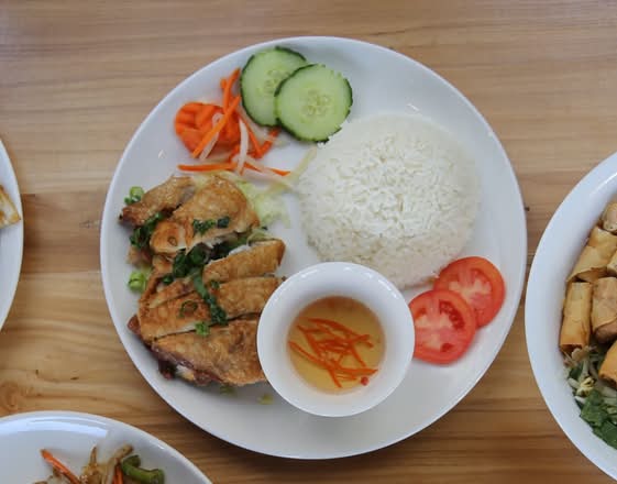 Steamed Rice with Crispy Chicken Skin