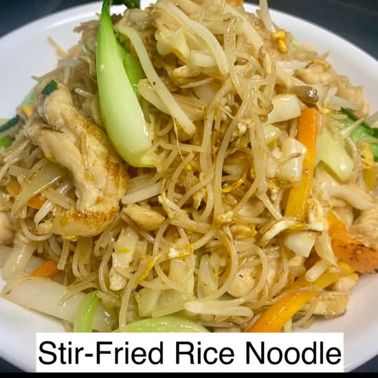 Stir-Fried Rice-Noodles with Chicken