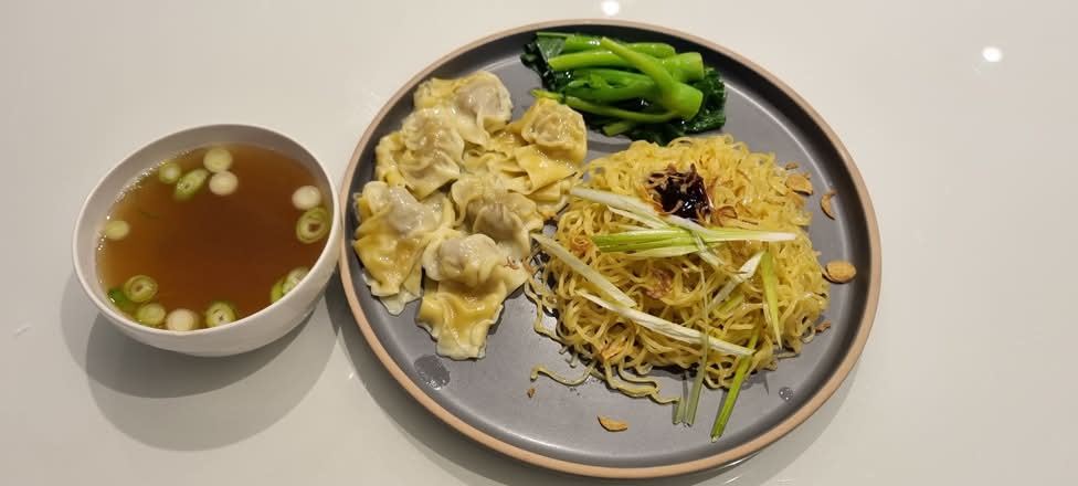 Pork Wonton & Vegetable Dry Noodle