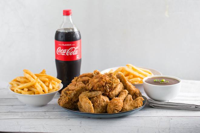Family Feast (12 Pieces, 2 Large Chips, 1 Large Gravy and 1.25L Drink)