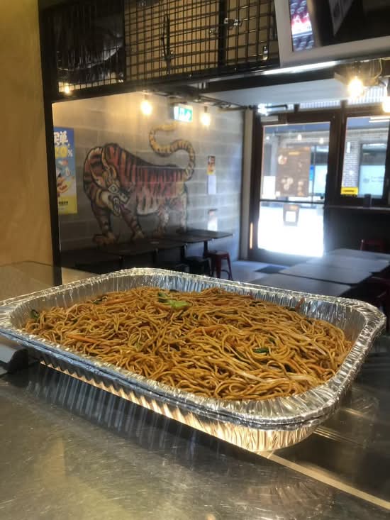 Party Tray stirfry, vegetarian egg noodles (Approx 12 serves)