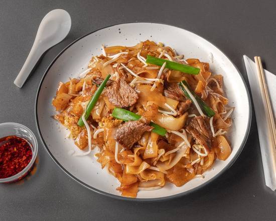 Stir Fried Rice Noodles with Beef