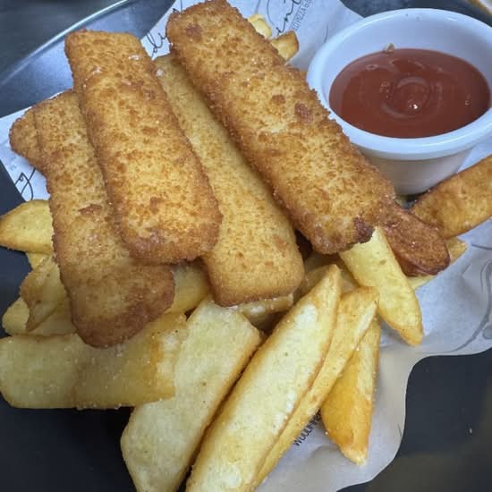 Kids Fish Fingers & Chips