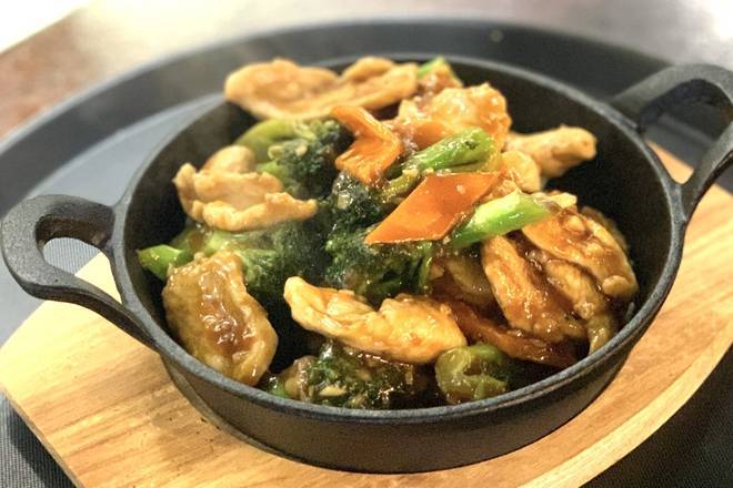 Sizzling Garlic Chicken with Vegetables