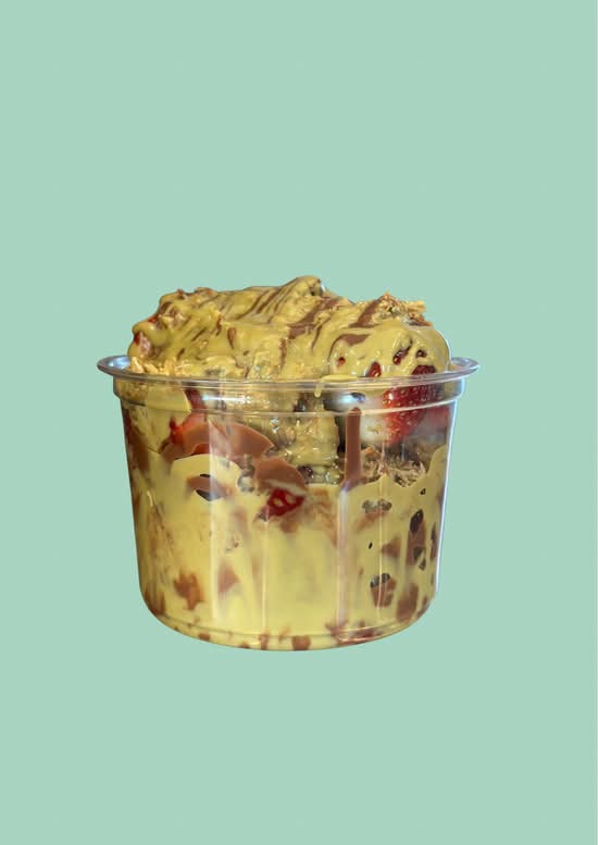 Viral Dubai Strawberry Cup Large