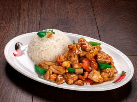 R27 Stir Fry Chicken & Cashew Nuts with Steam Rice(U)