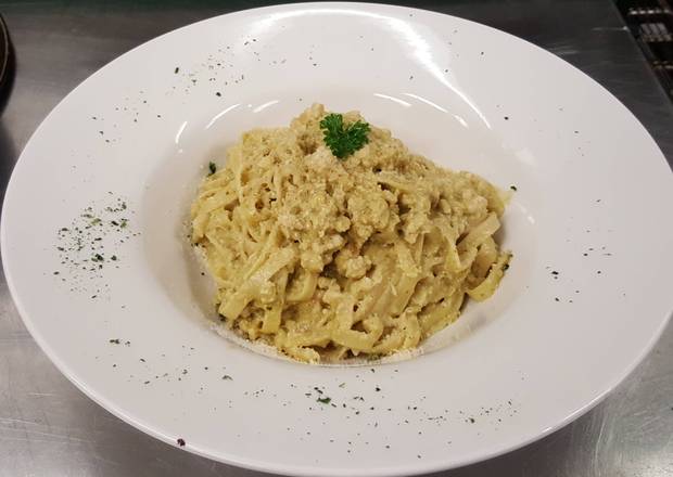 Creamy Pesto Pasta (V)