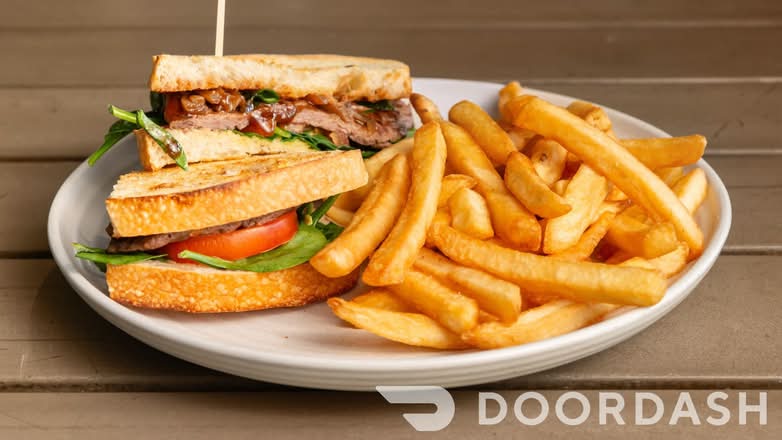 Steak Sandwich with chips