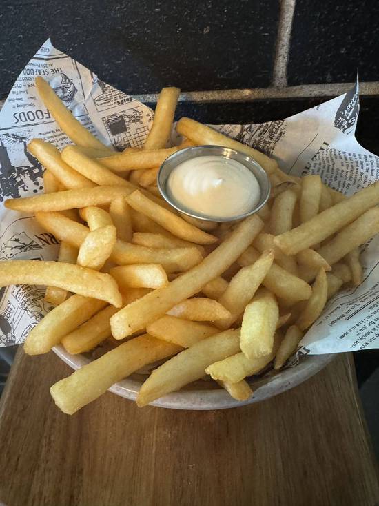 Large chips with Aioli