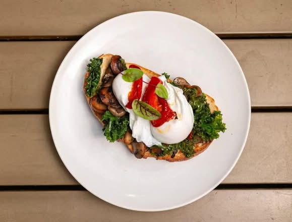 Poached eggs with Kale and Mushroom