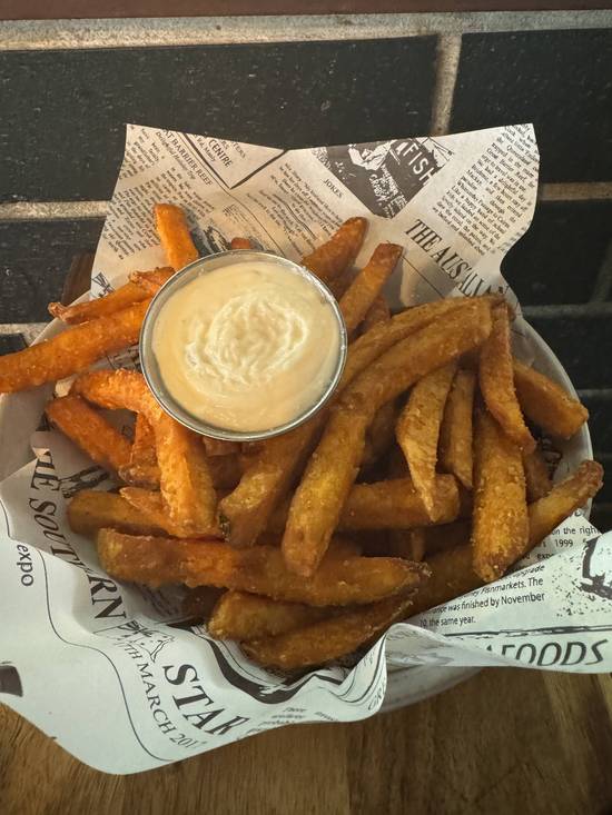 Large Sweet Potato chips with Aioli