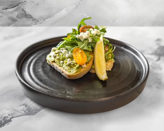 Smashed Avocado and Eggs (V)