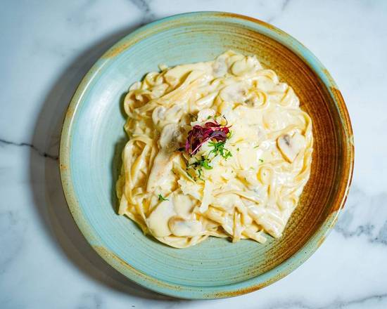 Creamy Chicken and Mushroom Pasta