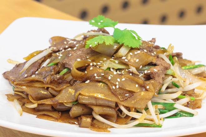 Hu Tieu Xao (Stir Fried Rice Noodle)