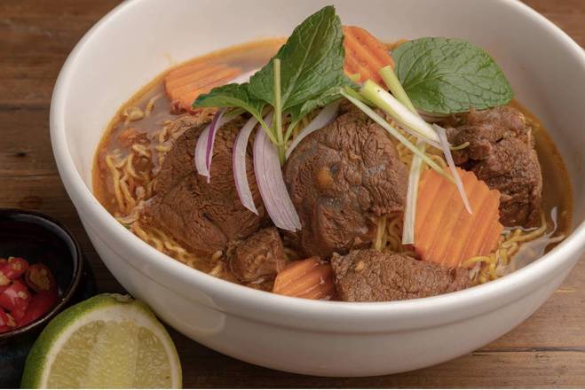 Mi Bo Kho (Stew Beef with Egg Noodle)