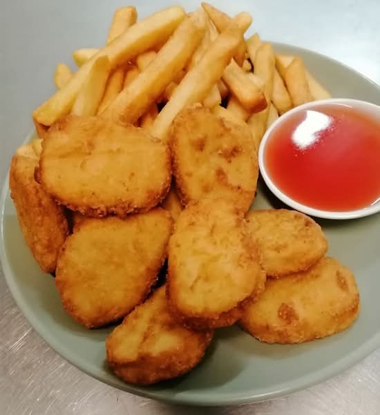 Fried Chicken nuggets and french fries (6)
