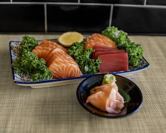 Tuna and Salmon Sashimi (Medium (Sixteen Pieces))
