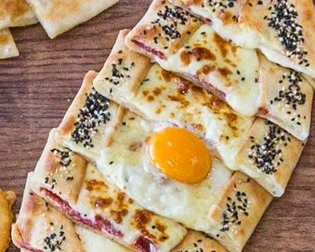 Turkish Salami (Sucuklu) Pide