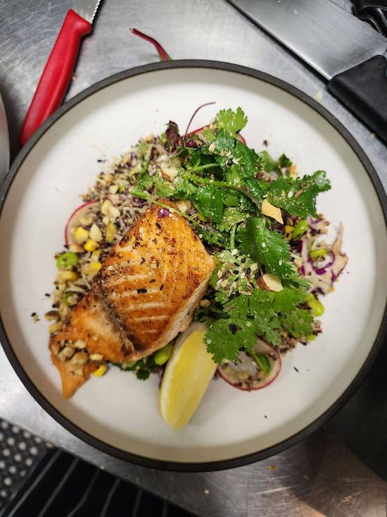 Grilled Salmon Salad