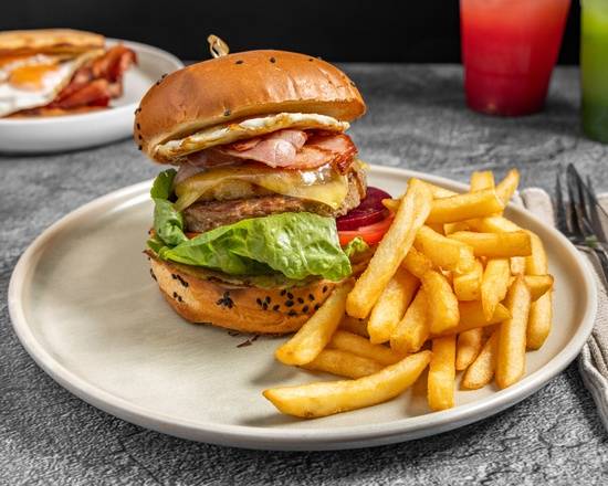 Angus Burger with Chips