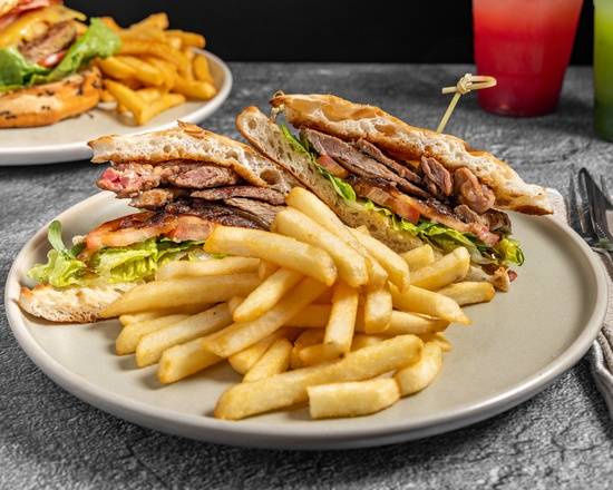 Steak Sandwich with Chips