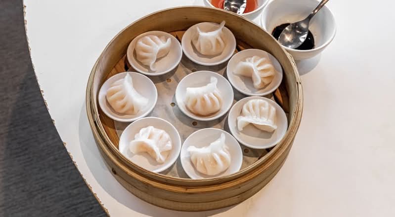 Steamed HarGow (one of a popular Yum Cha Dim Sim) (8 in a serve)