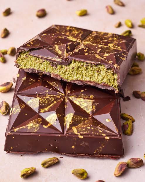 SMALL Dubai pistachio bar