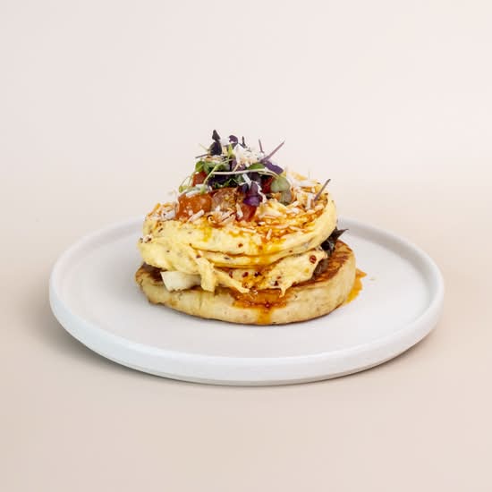 Chilli Scrambled Eggs on Crumpet (V)