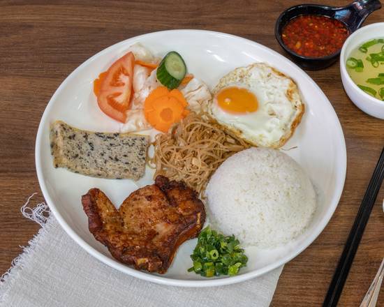 Vietnamese special pork chop Broken Rice cơm tấm đặc biệt