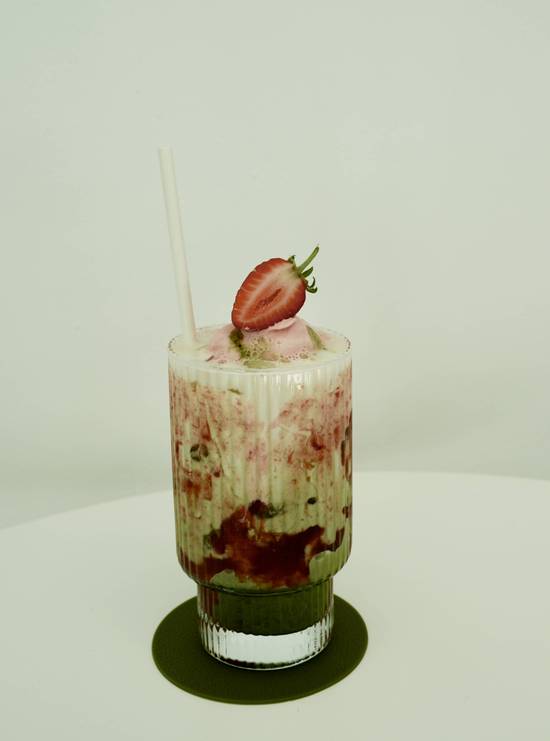 Iced strawberry matcha Latte