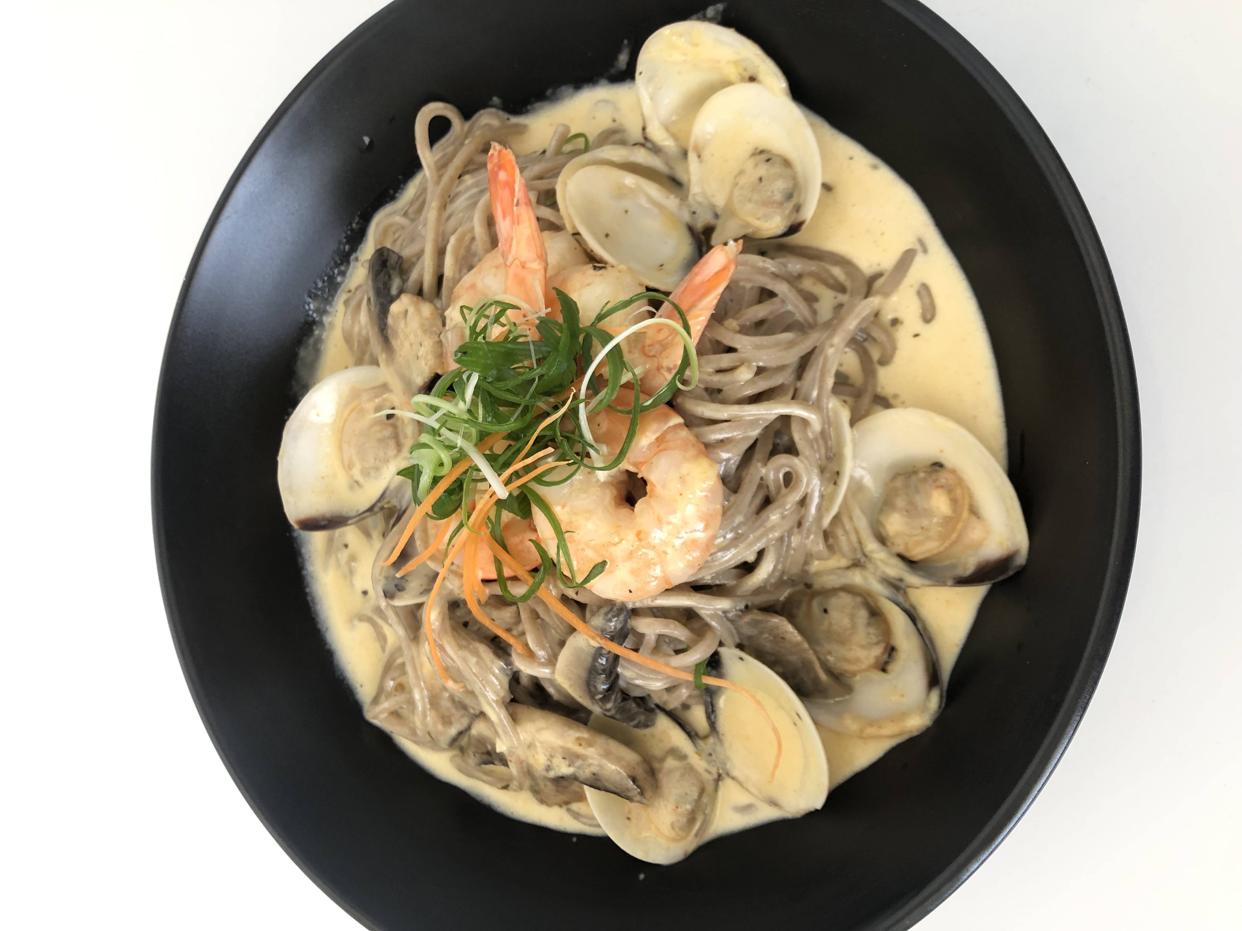 Creamy Garlic Prawn and Pipi with Soba Noodle (I)