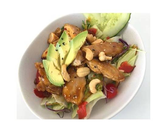 Thai grilled chicken salad with cashew nuts
