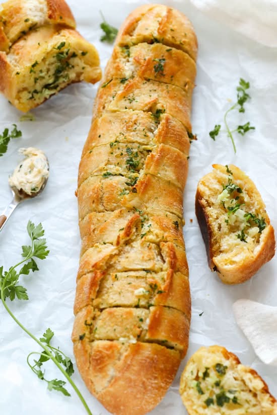 TOASTED GARLIC BREAD ROLL
