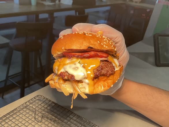 *NEW* CANADA EH? (beef & bacon burger)