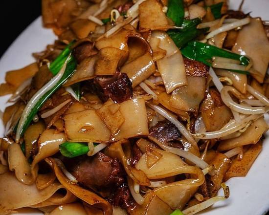 Large Party Platter Oyster Sauce Flat Rice Noodles & Chicken