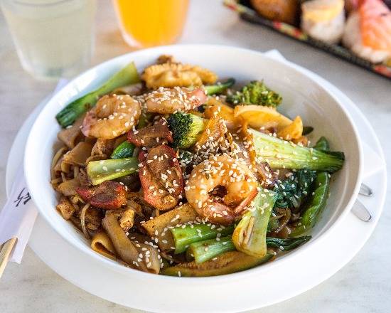 Mid-Spice Kwai Teow with Scrambled Egg
