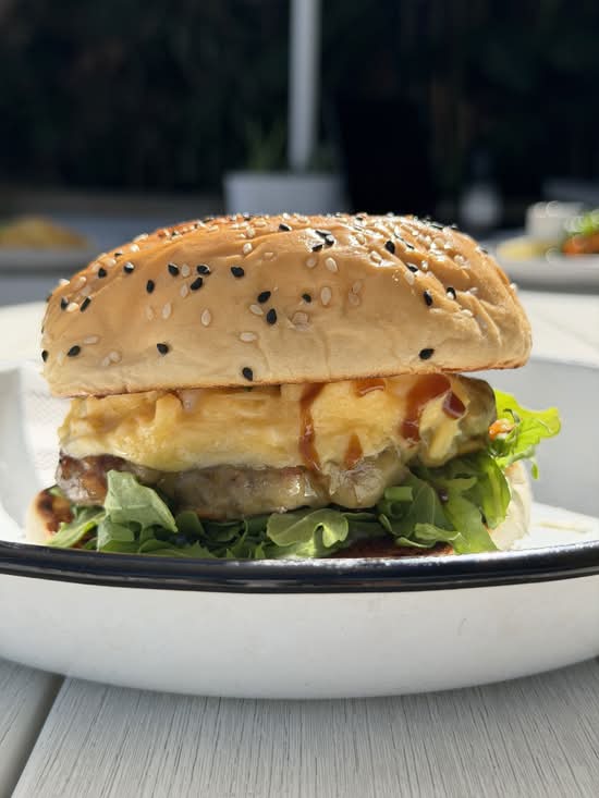 Kennedys Breaky Burger