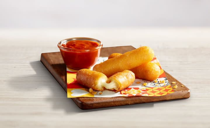 Mozzarella Sticks with Tomato & Capsicum Relish