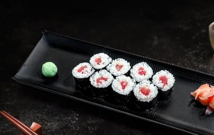 Raw Tuna Maki Roll (8pcs) (I)