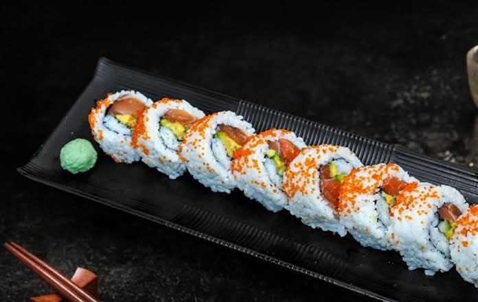 Spicy Salmon Roll (8pcs) (A)