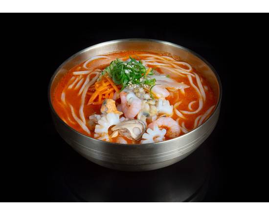 Spicy Seafood Kalguksu