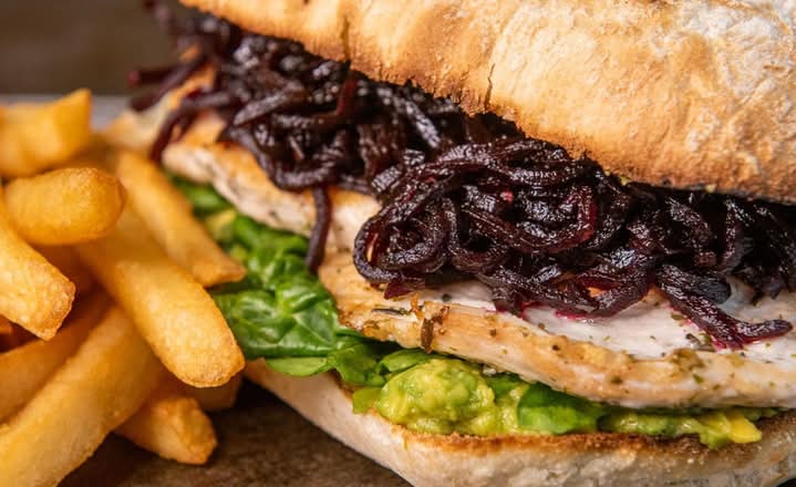 CHICKEN BURGER