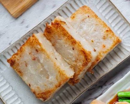 Pan Fried Preserve Pork Radish Cake