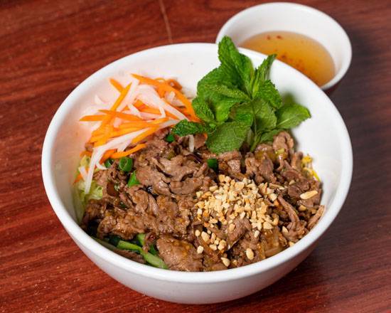Bun Bo Xao' Stir Fried Beef Vermicelli Salad (N.36)